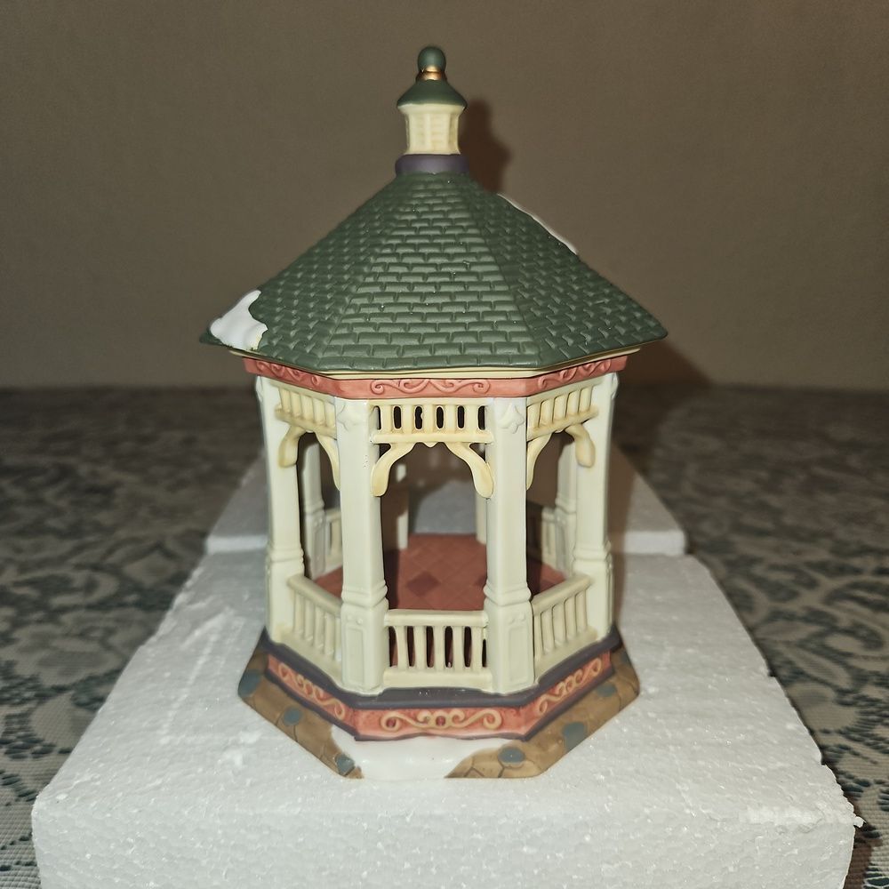 Dept. 18 Holiday Time Gazebo Glorieta - Picture 3 of 6